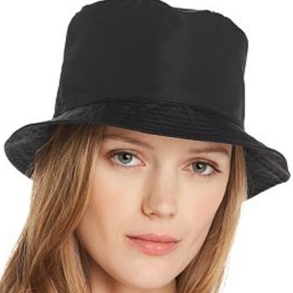 NWOT Aqua Bloomingdales black bucket hat